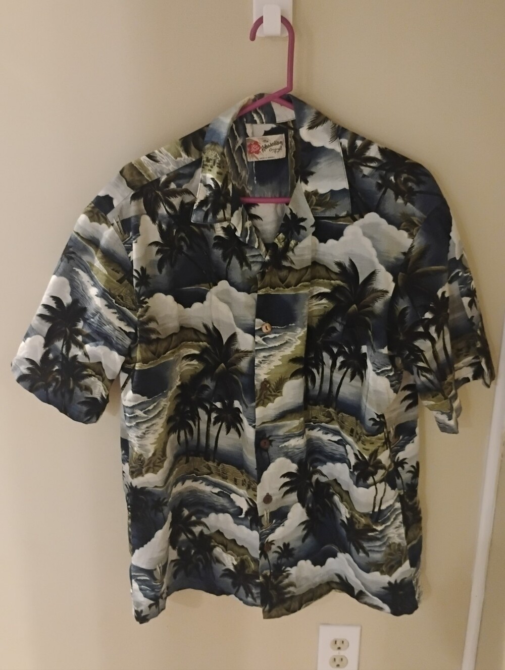 Hilo Hattie's Mens Tropical Print Collared Button Down Short Sleeve Hawaiian Top